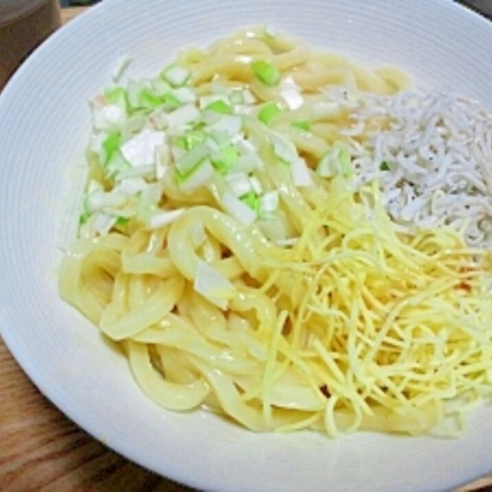 シラス入り☆カルボナーラ風釜玉うどん